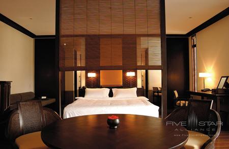 Guest bedroom at Fuchun Resort, archived publisher photograph